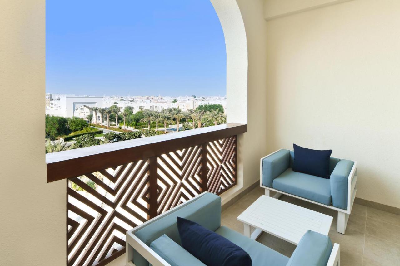 Al Messila, A Luxury Collection Resort & Spa, Doha Exterior foto A balcony at the hotel
